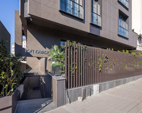 Kavacık'ta çok merkezi bir lokasyonda, ana ulaşım akslarına ve toplu taşımaya çok yakın.